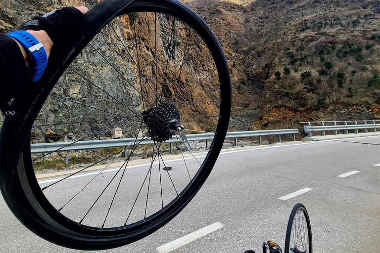 Passeio de bicicleta pela Albânia