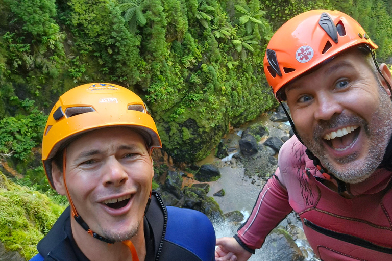 Canyoning en hauteur : circuit de canyoning de niveau moyen à élevéCanyoning de haut niveau : circuit de canyoning de niveau moyen à élevé