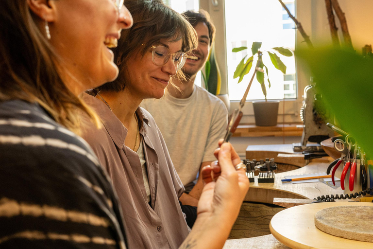 Forge your own silver ring in Berlin