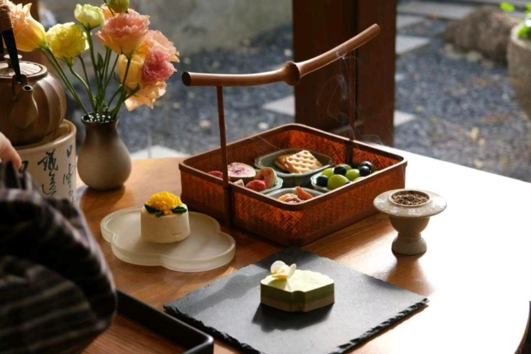 Shanghai: Shaoshanji Mansion Entry Ticket with Tea Courtyard Tea Experience for Three