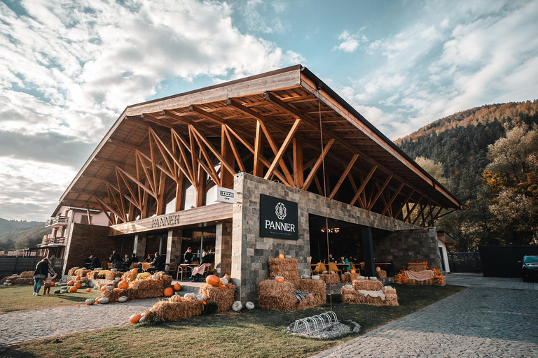 Brasov: Bran Castle Private Tour with Local Flavors