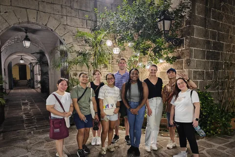 En natt i gamla Manila: Rundvandring i Intramuros