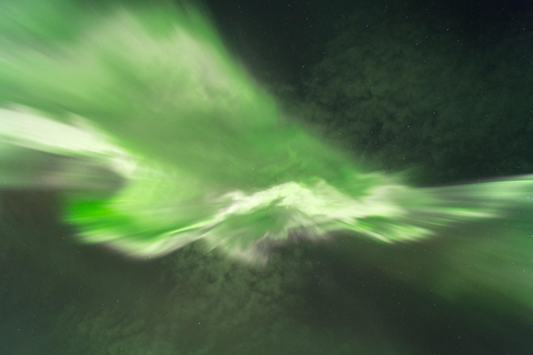 Tromsø: Aurora Borealis Hunting with Professional Photographer in Spanish