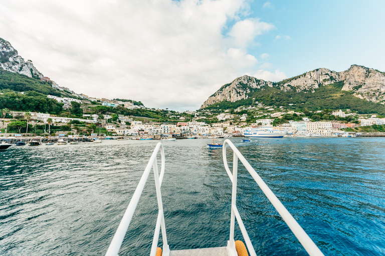 Ab Sorrent: Tagesausflug zur Küste und nach Capri per BootTouroption mit Hotelabholung und Badestopp