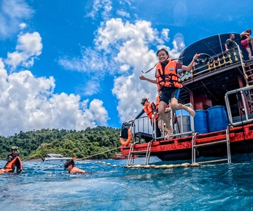 Au départ de Koh Chang : 4 Islands Snorkel & Beach Tour by Big Boat
