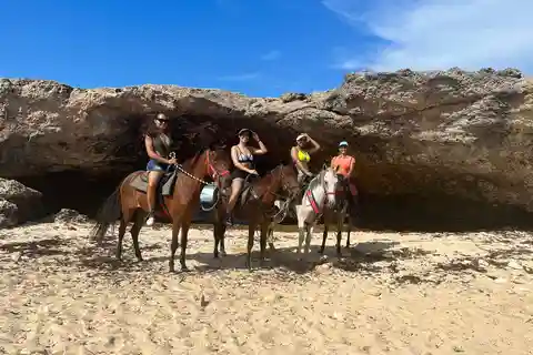Aruba: Horseback Ride Tour to Wariruri Beach
