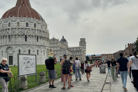 Pisa, det lutande tornet Lutande tornet och Mirakeltorget med en licensierad guideGruppresa