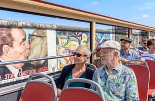 Berlin: Cabrio-Bustour Berliner Mauer mit Halt an der Gedenkstätte