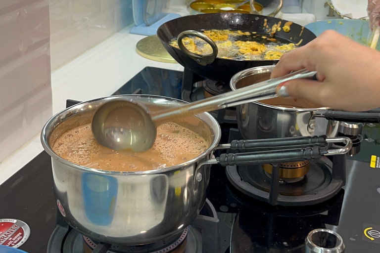 Mumbai: lezione di cucina indiana a casa di una famiglia del postoMumbai: lezione di cucina indiana a casa di una famiglia