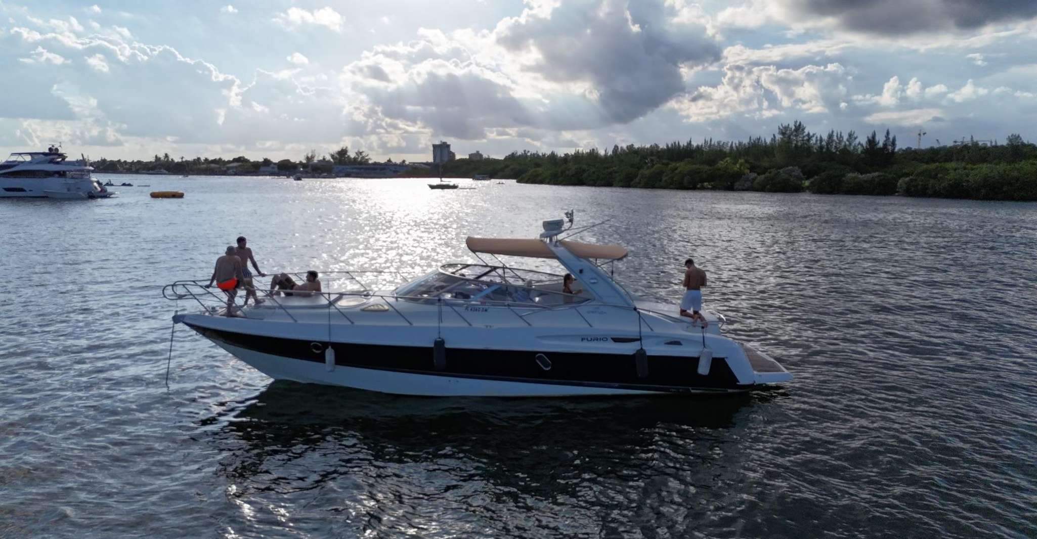 Yacht à Miami pour jusqu'à 12 personnes Tout-Inclusif - Hizvo
