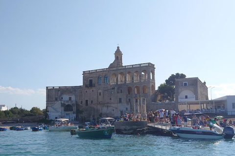 ساحل وكهوف بولينيانو: جولات بالقوارب والمشروبات والسباحة والموسيقى والمرحساحل بولينيانو والكهوف: