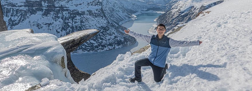 Odda : Randonnée hivernale en raquettes à Trolltunga