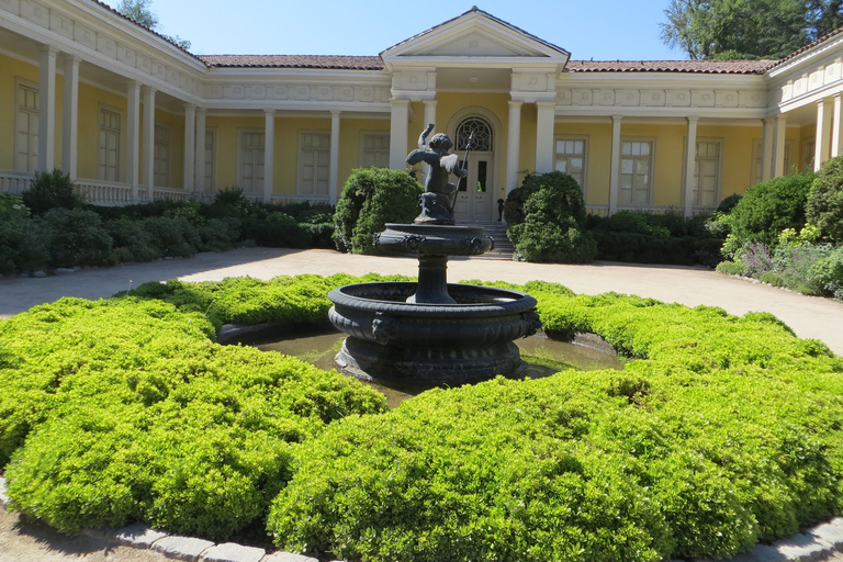 Viña Concha y Toro: experiencia vinícolaTour vinícola tradicional en español, portugués e inglés