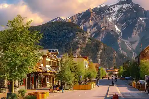 From Calgary: Private Lake Louise and Banff Day Trip