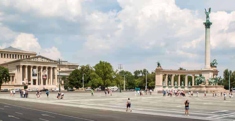 Budapest: Floating Bus Tour by Land and Water photo 6