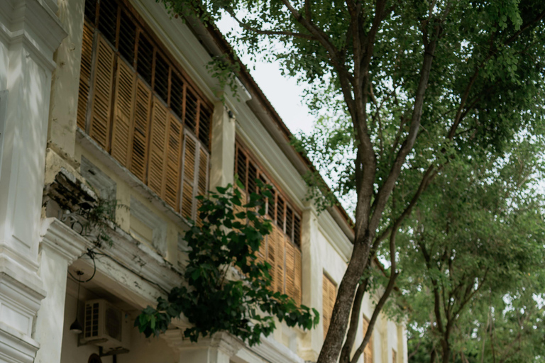 George Town: Baba & Nyonya Costume Rental with Photoshoot