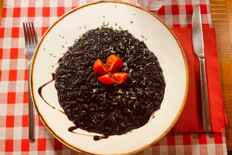 Flavors of Dubrovnik: Full Meal Food Tour in Small Group