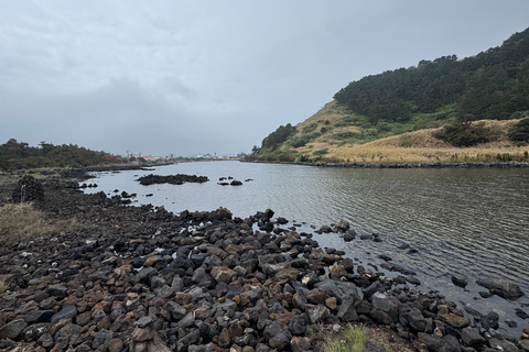 Jeju: Biyangdo Island Ferry Ride, Hike, and Lunch