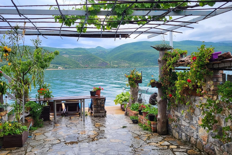 Depuis Tirana : Le lac Ohrid, Lin et le monastère de St. Naum Jour ...