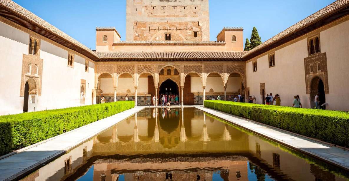 Grenade : visite guidée de l’Alhambra et des palais Nasrides