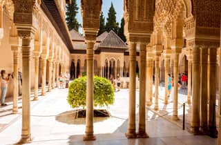 Fast-Track-Führung durch die Alhambra und die Nasridenpaläste