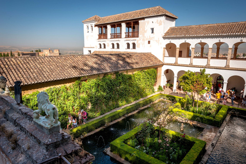 Granada: Ticket de entrada a la Alhambra con audioguíaGranada: ticket de entrada a la Alhambra con audioguía