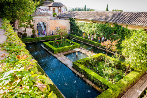 Granada: Ticket de entrada a la Alhambra con audioguíaGranada: ticket de entrada a la Alhambra con audioguía