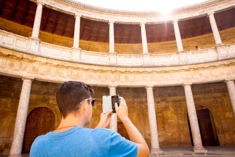 Granada: Inträdesbiljett till Alhambra med audioguideGranada: Biljett till Alhambra med audioguide