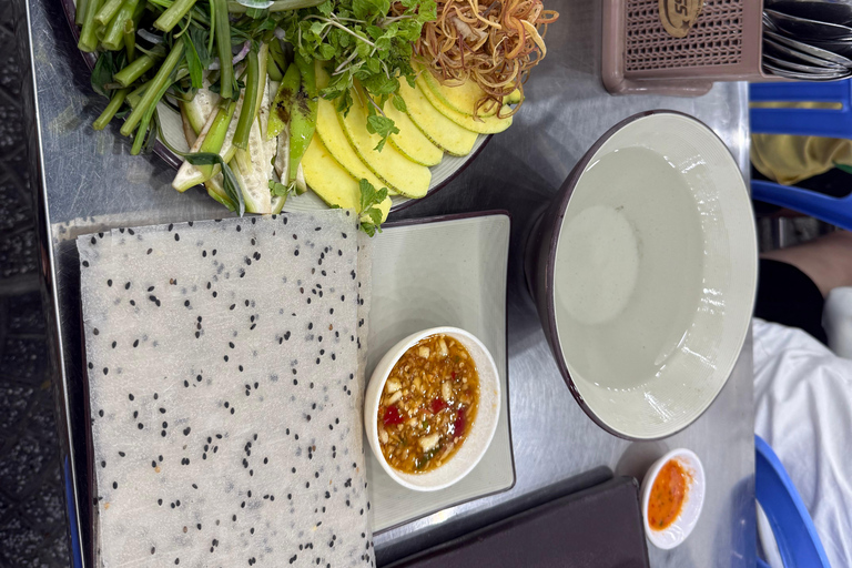 Da Nang: excursão a pé pela comida de rua e espetáculo Charming Da NangDa Nang: Excursão a pé pela comida de rua e espetáculo Charming Da Nang