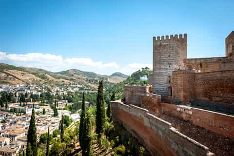 Granada: Alhambra & Generalife Fast-Track Guided Tour
