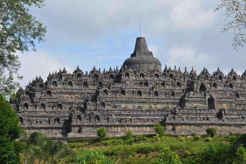 Sonnenaufgang am Punthuk Setumbu, Borobudur-Tempel, Mendu & PawonSonnenaufgang am Puntuk Setumbu, Borobudur-Tempel, Mendu & Pawon