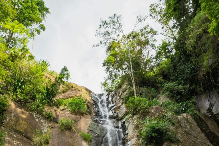 Colombo: Pidurangala Rock Sunrise Hike & Village Tour