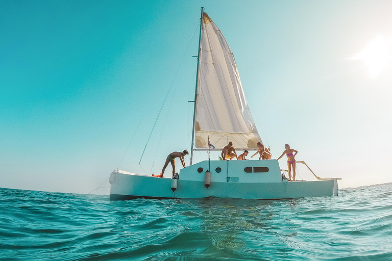 From Cancún: Catamaran Cruise with Open Bar, Snorkeling, and Lunch Basic tour with drinks included