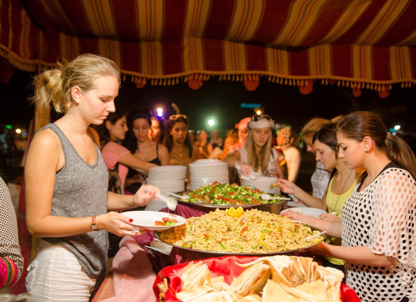 dubai desert safari with bbq dinner and entertainment