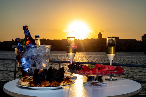 Istanbul: Bosphorus Lunch Cruise with Guide & Drinks