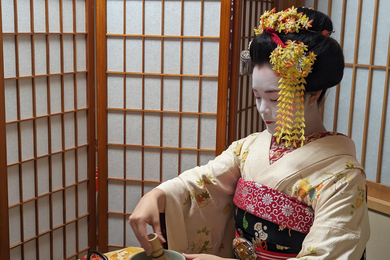 Kyoto, Japan Maiko teceremoni med japanska sötsaker och MatchaTeceremoni med Maiko (med japanska sötsaker och Matcha)