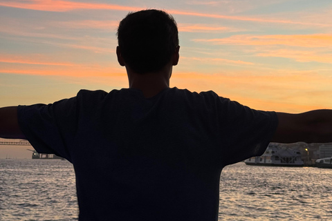 Boat Tour: Sailing in Lisbon Sunset with Local Guide w/Wine Night Tour: Sailing in Lisbon with Local Guide with Wine