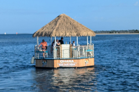 Panama City Beach: 90 minuti di tour in barca Tiki al tramontoTour privato del tramonto Tiki per un massimo di 26 ospiti