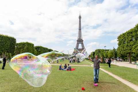 Paris Bike Tour: Eiffel Tower, Place de la Concorde & More Tour in English