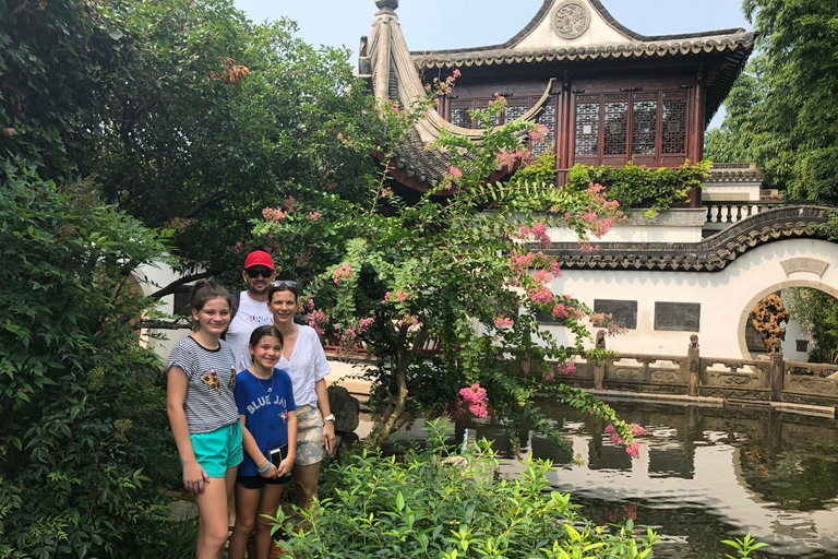 Excursión a la aldea acuática de Zhujiajiao: explora la «Venecia» de China.Plan completo de 7 horas (góndola, jardín, almuerzo, templo y cafetería)