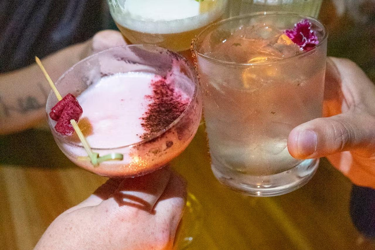 Bogotá: tour serale di Chapinero con cocktailBogotá: tour serale a Chapinero con cocktail