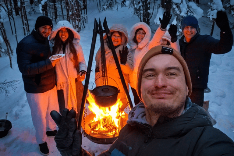 Oslo: Evening Torchlight Walk & Norwegian Campfire Waffle