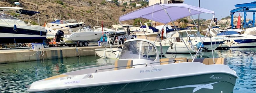 Lindos : location de hors-bord Nireus avec système audio