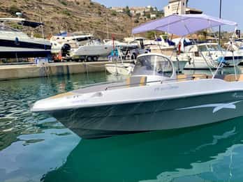 Lindos : location de hors-bord Nireus avec système audio