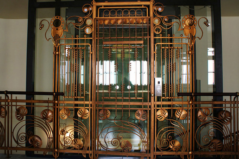 Tour de 3 horas por el Art Nouveau y la arquitectura cubista de PragaTour privado