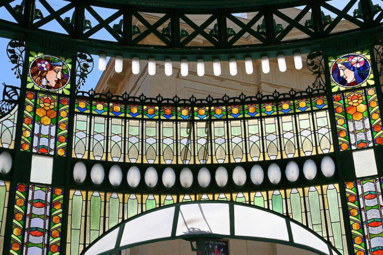 Tour de 3 horas por el Art Nouveau y la arquitectura cubista de PragaTour privado