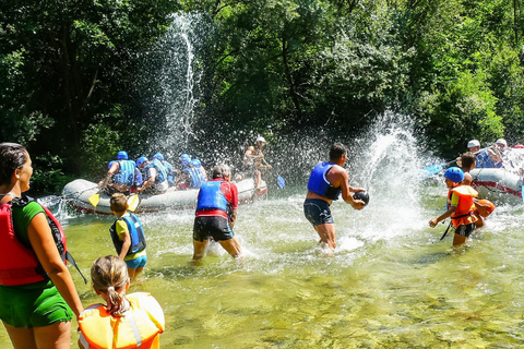 Spalato/Omiš: Rafting sul fiume Cetina con salto dalla scogliera e nuotoRafting di 3 ore da Almissa