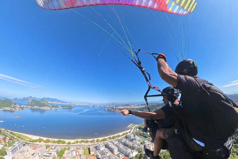Rio de Janeiro: Tandem Paragliding Flight in the Parque da Cidade (City Park) in Niterói Rio de Janeiro: Tandem Paragliding Flight in Niterói City Park