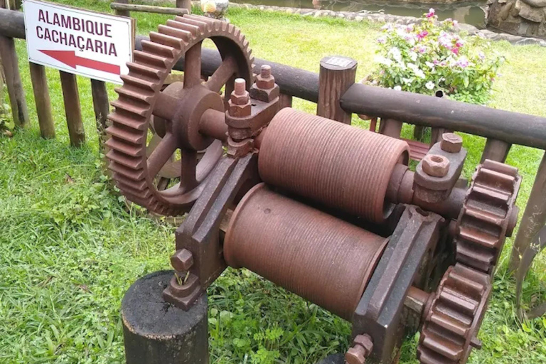 Paraty: destylarnia Engenho D'Ouro z degustacją i wodospadami