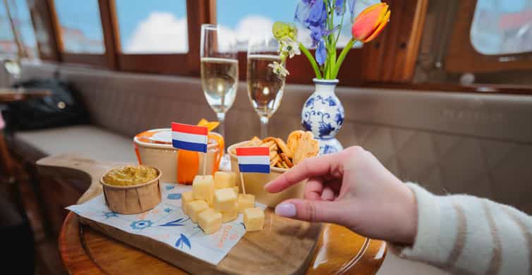 Amsterdam: Canal Cruise with Bubbles & Bites photo 7